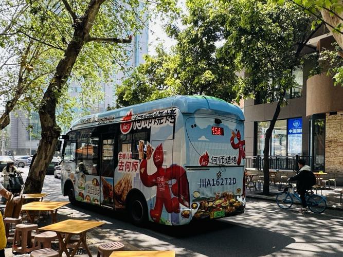 成都154路公交车美食