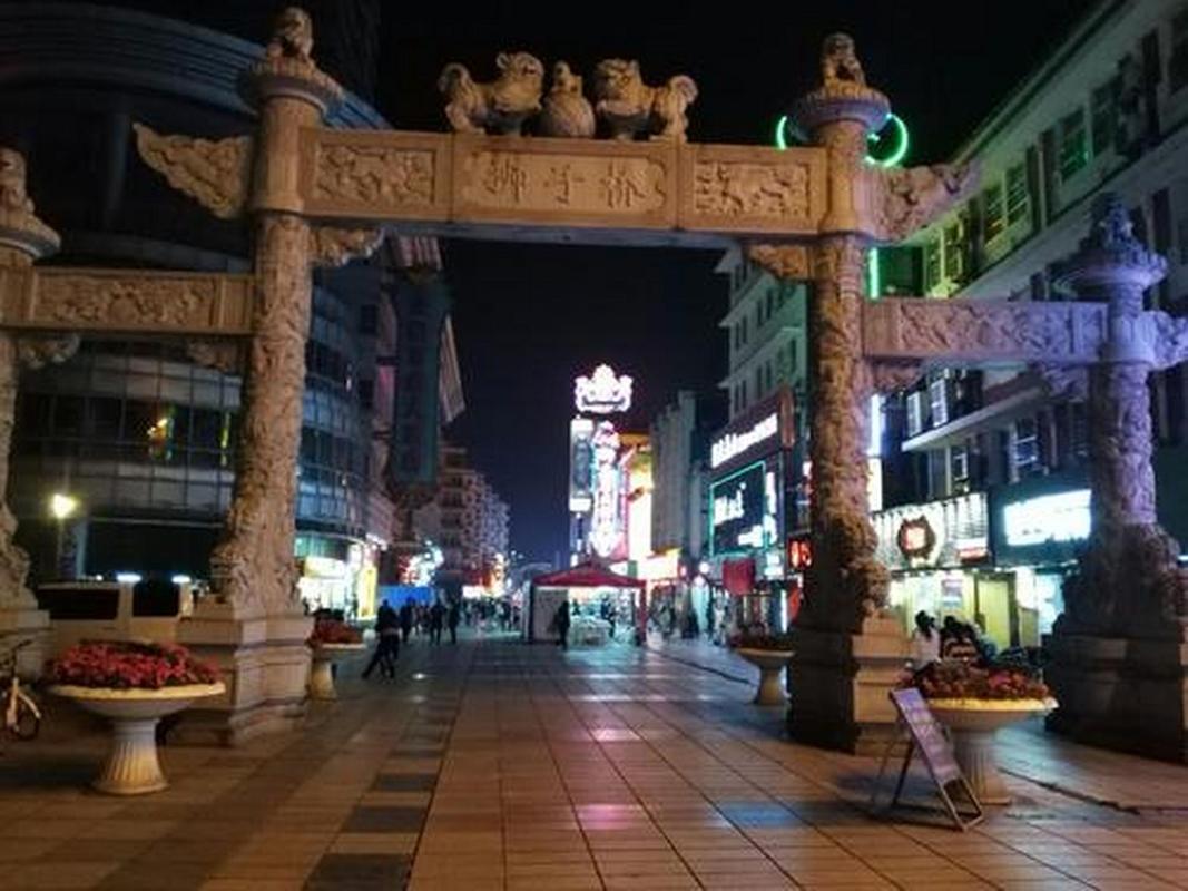 南京湖南路狮子桥美食街