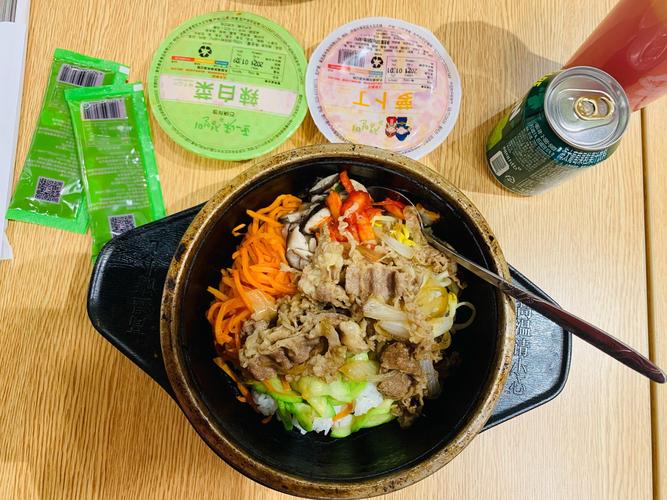 燕莎奥特莱斯附近美食