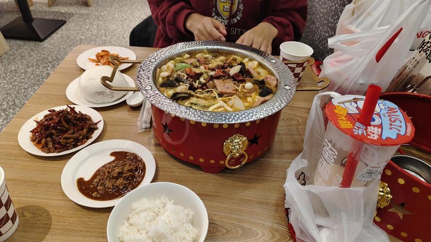 呼市海亮广场六楼美食