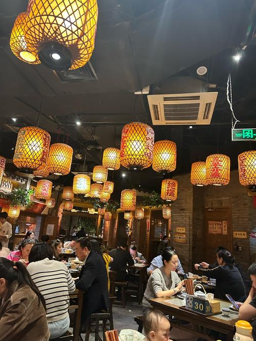 南京中央商场美食城