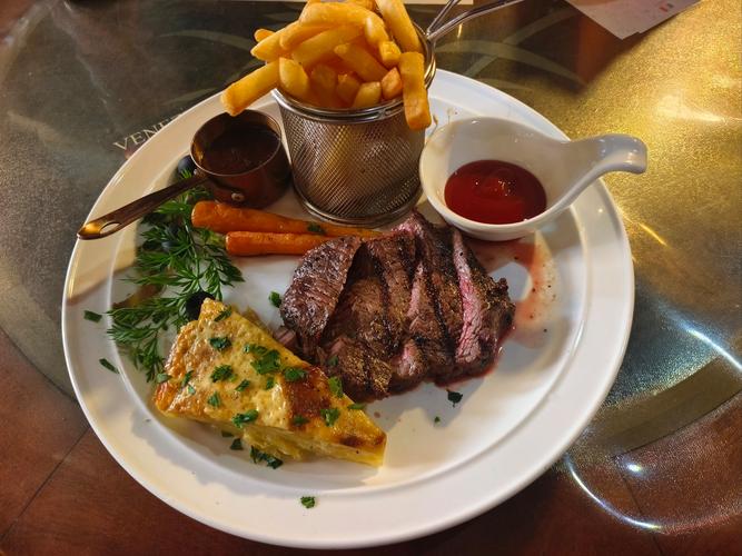 意式风情街附近美食