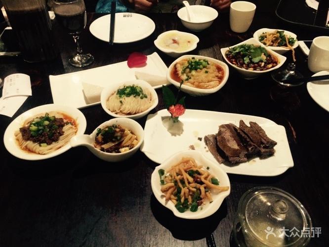 日月光中心广场美食